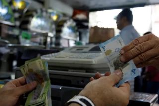 الأجور والأسعار الحالية متلازمان في إفقار العمال