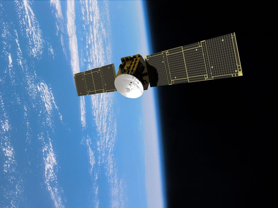 علماء روس يحذّرون من شظايا خطيرة لقمر صناعي أمريكي يتفكك الآن