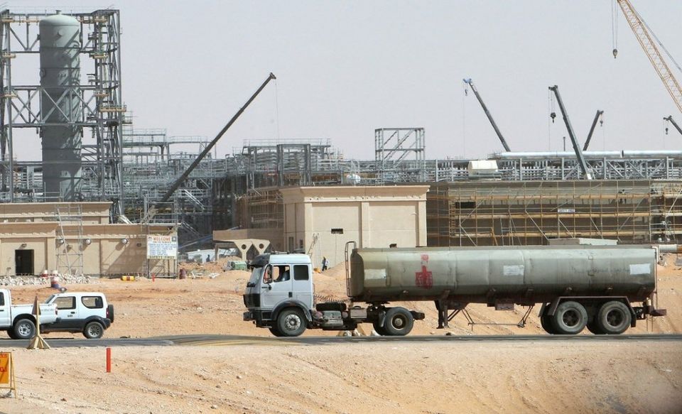 أرامكو... والصراع على إزاحة الدولار