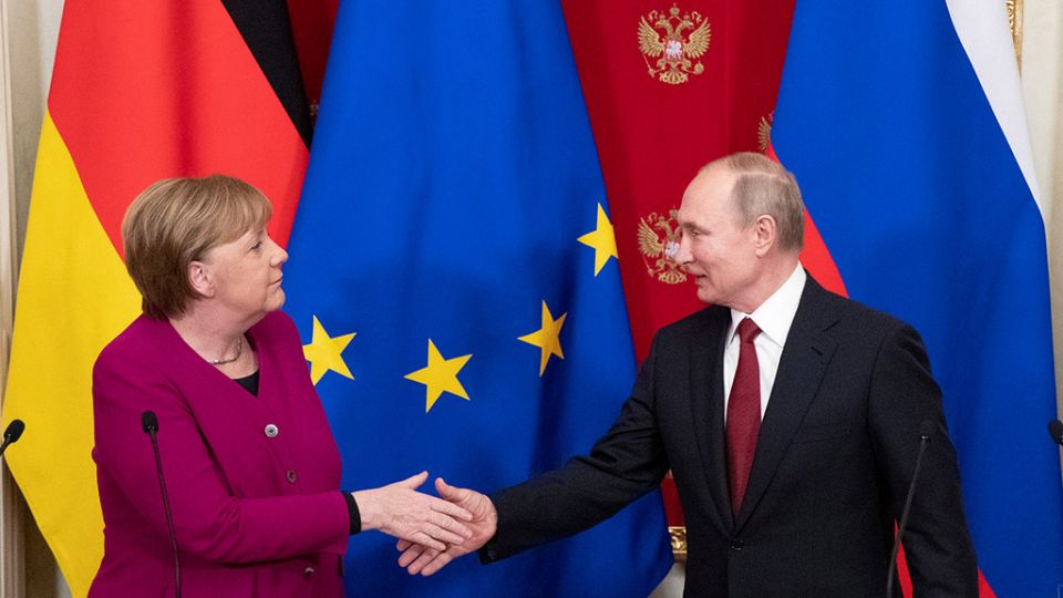 لقاء بوتين وميركل... هل باتت ألمانيا في فلك الشرق؟