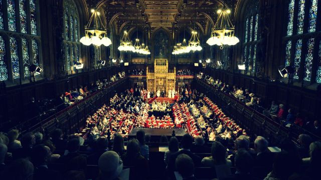 حكومة التاج تعقد &laquo;اجتماع أزمة&raquo;