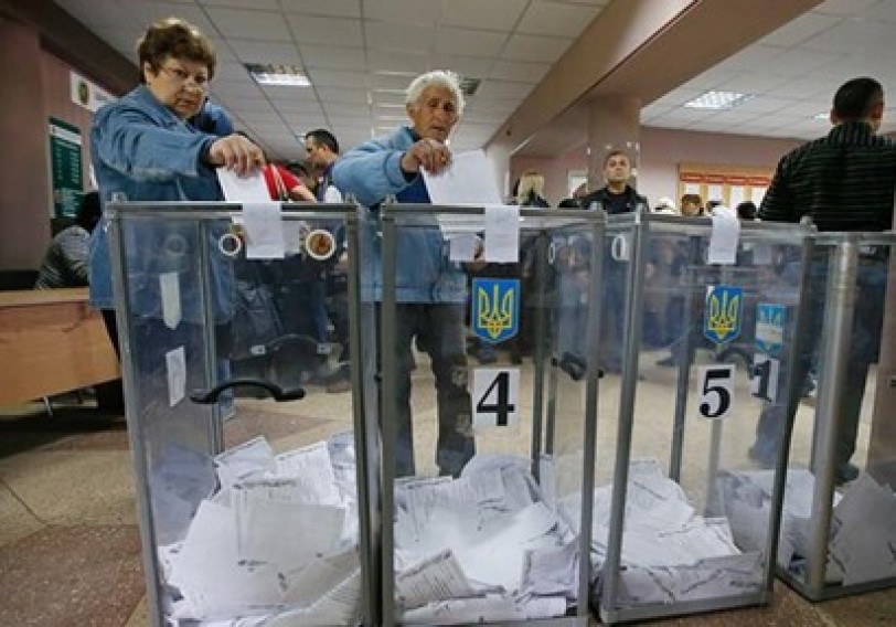 أوكرانيا: النتائج الأولية تشير إلى تقدم بوروشينكو في الانتخابات الرئاسية