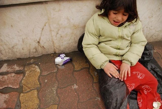 قصة رضيعة تفتح ملف الإتجار بالأطفال السوريين