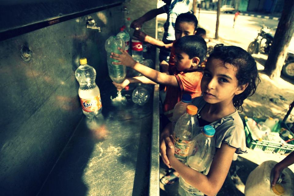 حذّرت الأمم المتحدة من استنفاد مصدر المياه الوحيد (المياه الجوفية) في غزة بحلول عام 2020