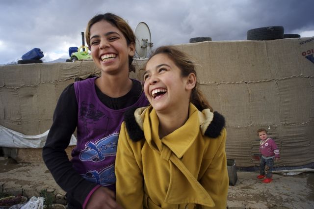 السخرية .. عملة السوريين الصعبة  في سوق الحرب السوداء!