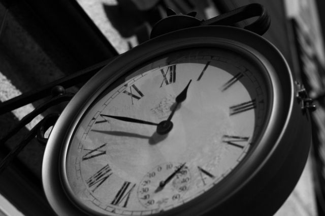 فكرة الزمن وتأبيد الرأسمالية