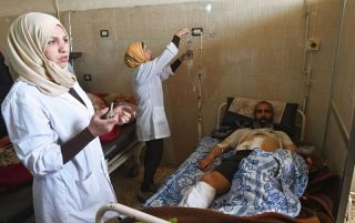 السياسات الأجرية التمييزية في القطاع الصحي... بين النفي والتأكيد... جوهر المشكلة واحد