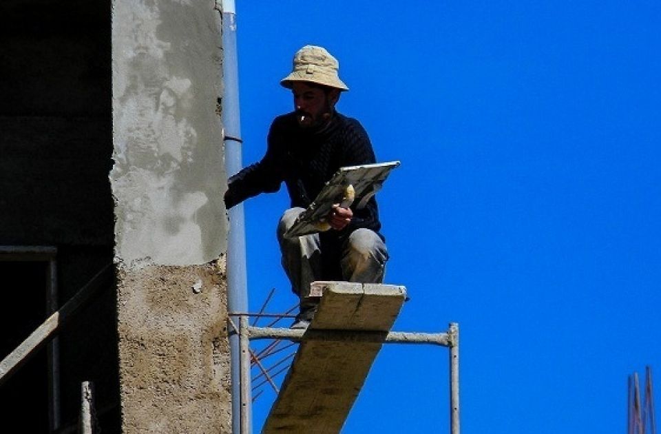 عمال الحسكة ضحية الطرفين معاً!!