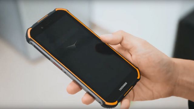«هاتف مدرع» سعره أقل من 100 $
