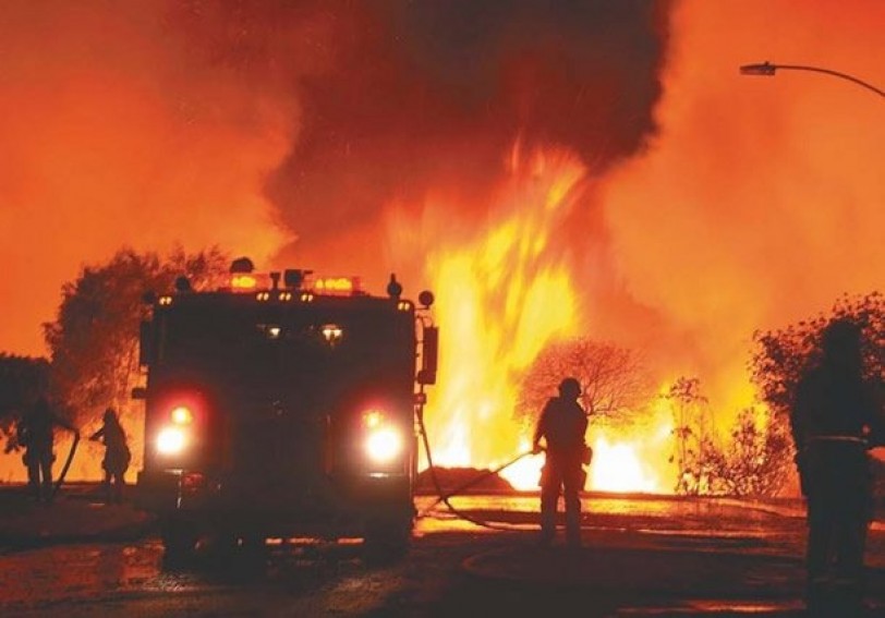 مسلحون يحرقون أكبر مستودع نفط بالأنبار