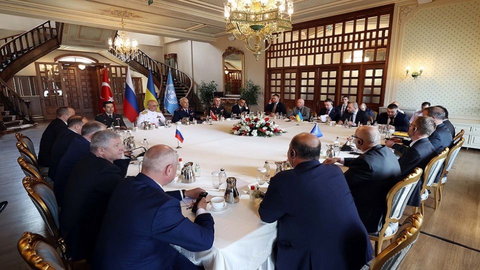 اجتماع اسطنبول يؤيد مقترحات روسيا بشأن نقل الحبوب الأوكرانية