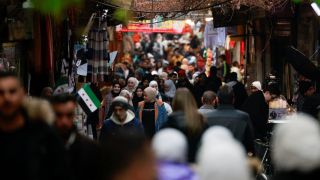 أسواق العيد بدمشق... عجقة وزحمة بس بلا بيع وشرا!