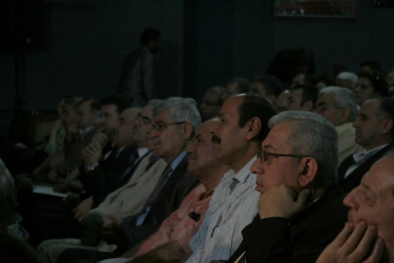 الملتقى الاقتصادي العمالي الأول بين موقفين؟