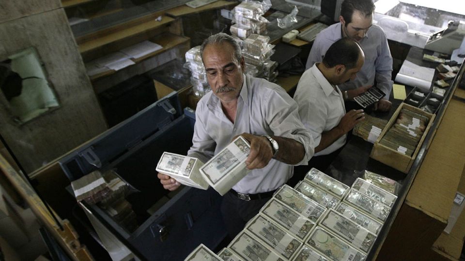 فقط في سورية 2016: اربح مليار ليرة خلال يومين.. الدولار الرسمي يباع بـ 460 ليرة!