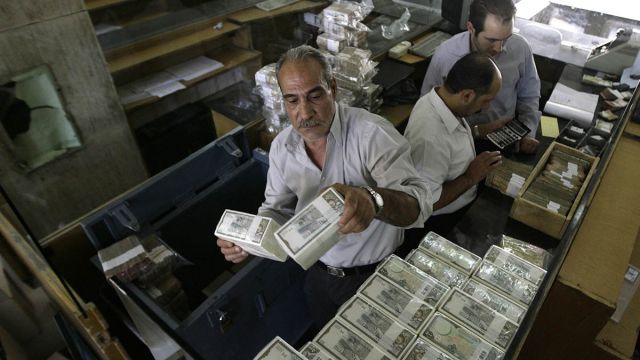 فقط في سورية 2016: اربح مليار ليرة خلال يومين.. الدولار الرسمي يباع بـ 460 ليرة!
