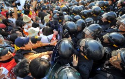 مظاهرات مناهضة للولايات المتحدة في سيؤول/ أيار 2008