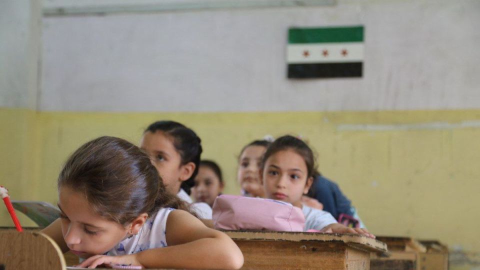 المدارس في سورية... فوضى التعليم الحكومي وجشع الخاص