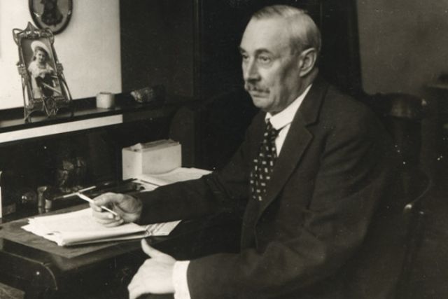 غيولا كرودي.. المتواري عن الأنظار