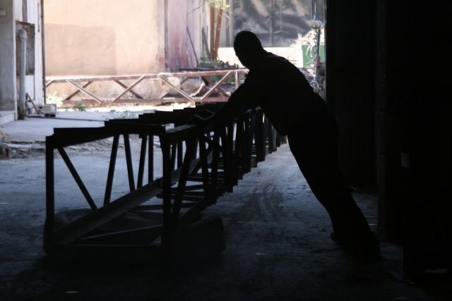 عن إغراق الصناعة في الظلام