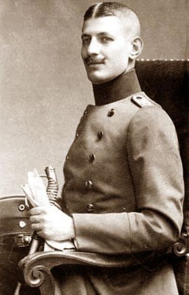 ارفعوا أيديكم عن يوسف العظمة