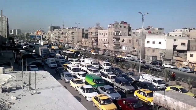 (نهر عيشة) يعج بالناس ويغص بالأزمات!