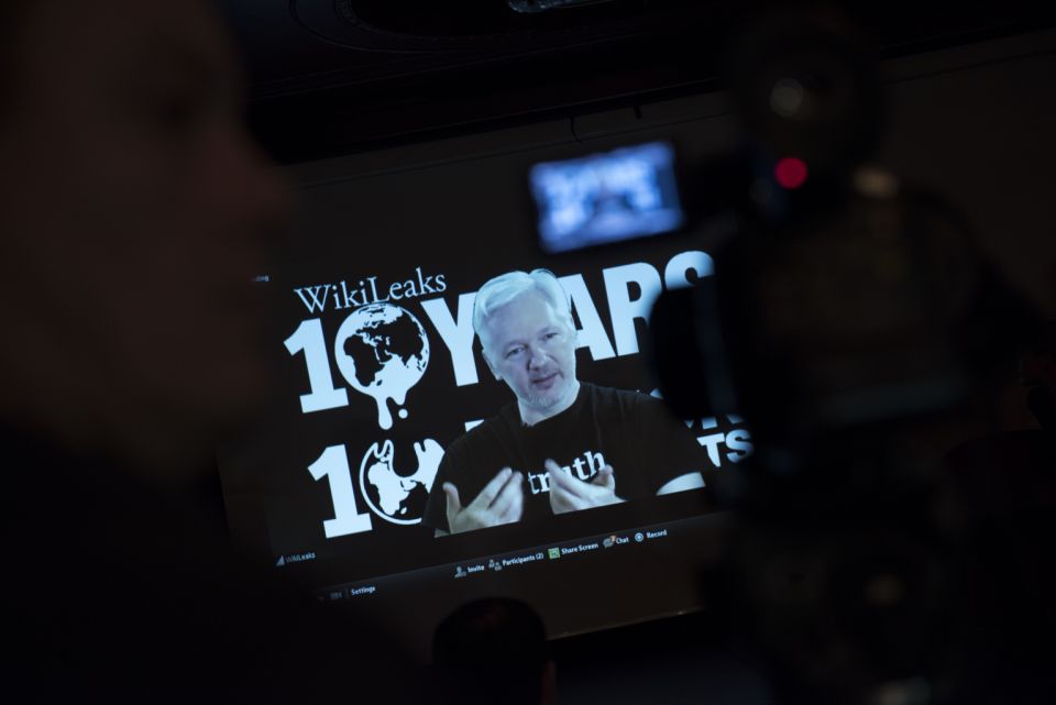 ماذا عن جوليان أسانج؟