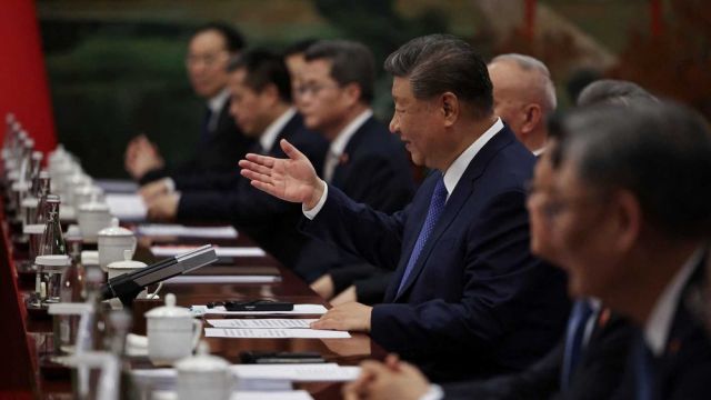 «بريتون وودز» يترنح... شقوقٌ في جدار الدولار بعد قمة تيانجين