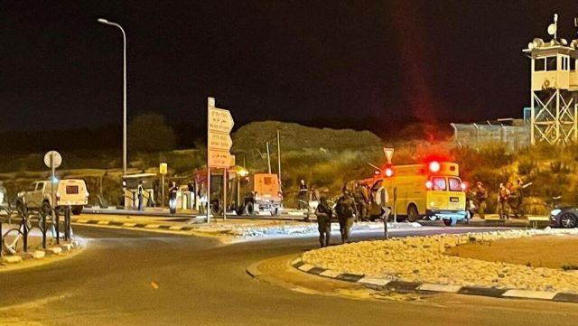 نجاة "إسرائيليين" بسبب تعطّل بندقية مقاوم بأريحا ومحاولة دهس بنابلس
