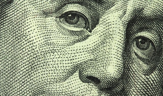 الخزانة الأمريكية: عقوباتنا على روسيا ودول أخرى تعرض هيمنة الدولار للخطر