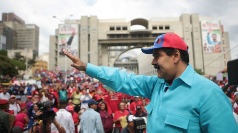 الرئيس الفنزويلي يؤمم المصانع الخاصة المتوقفه عن الانتاج ويسجن ملاكها