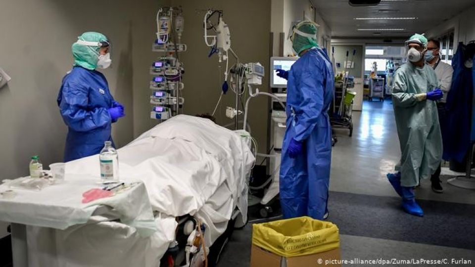 انقطاع الأوكسجين في مشفى حكومي أردني يتسبب بوفيات كورونا ووزير الصحة يستقيل