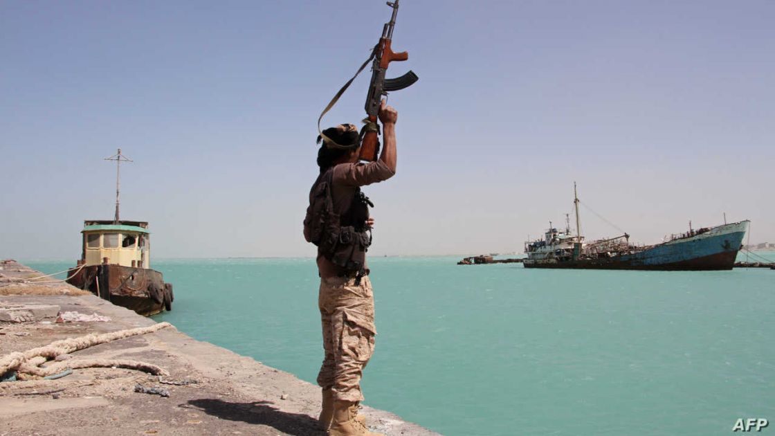 البحرية اليمنية تمنع مرور سفينة شحن &quot;لإسرائيل&quot; وتجبرها على التراجع