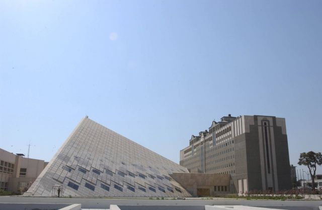 البرلمان الإيراني يقر مشروع قانون إلغاء العقوبات ورفع نسبة تخصيب اليورانيوم