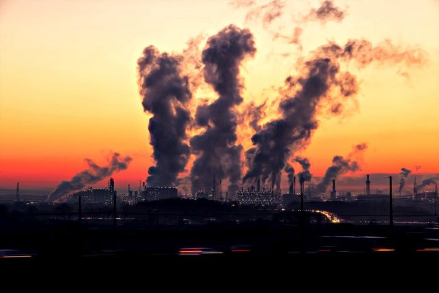 الحياة ترتدي حزاماً ناسفاً