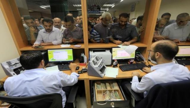 واشنطن توقف التحويلات المالية لأسر الشهداء الفلسطينيين!