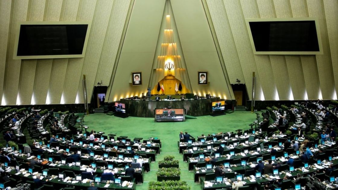 البرلمان الإيراني: سيتم إخراج المفتشين الدوليين في حال عدم رفع العقوبات عن طهران بحلول 21 شباط