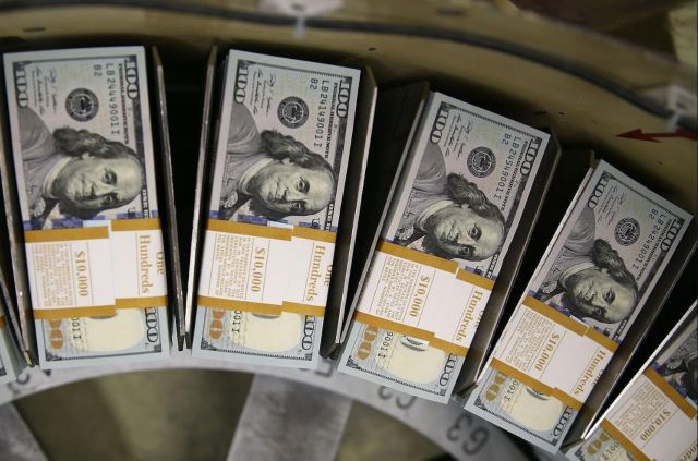 الأزمة المتسارعة... الولايات المتحدة إسعاف مالي وتجهيز عسكري