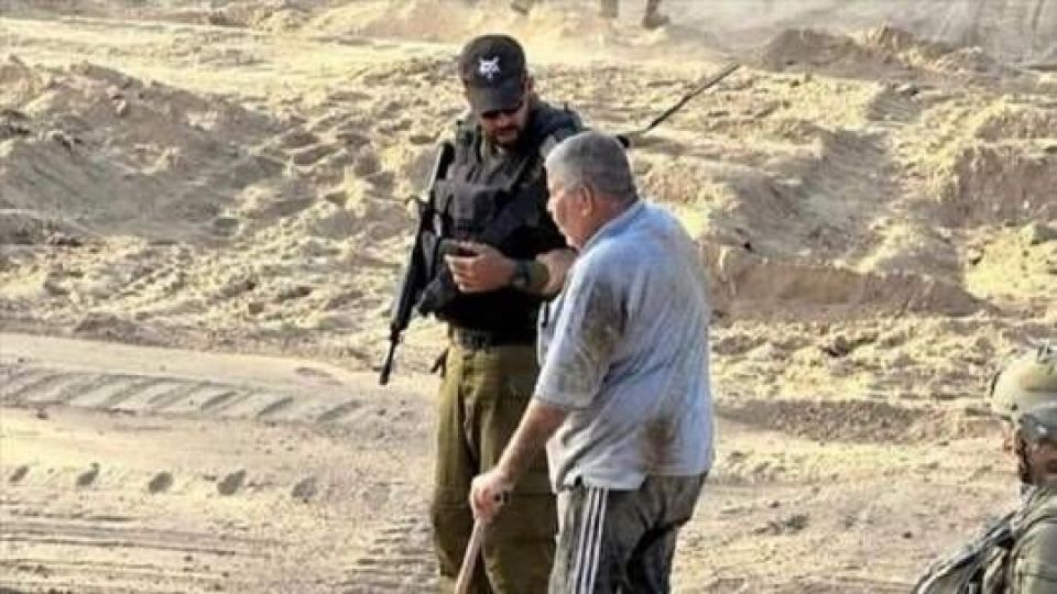 جيش الاحتلال يتباهى بمساعدة مسنّ غزّاوي ثم يعدمه بالرصاص