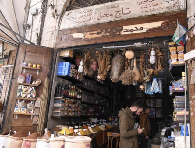 العطّارة في سورية، مهنة بلا رقابة وسوق مفتوح على صحة المواطن