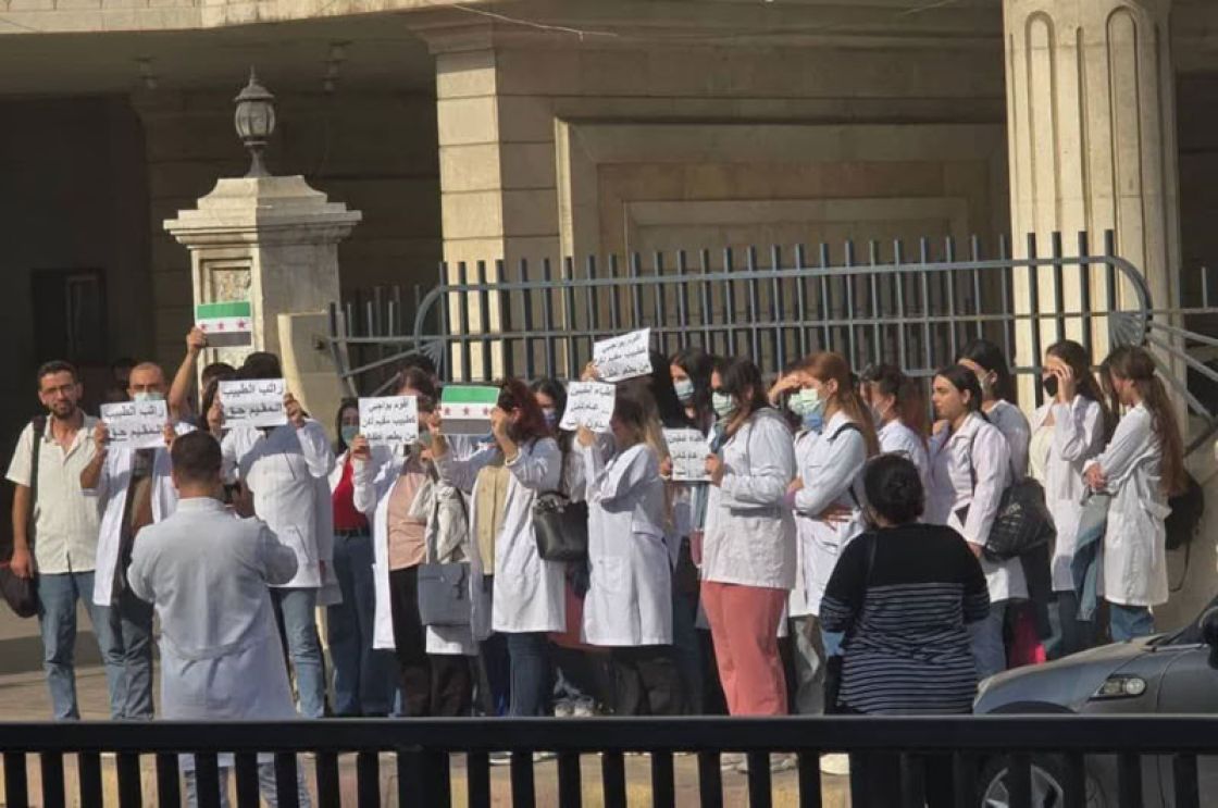 ملف الأطباء المتعاقدين مع وزارة الدفاع... عنوان جديد لهجرة الكفاءات.. فمن المسؤول؟!