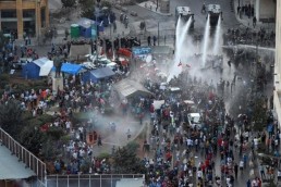 &laquo;الشباب الشيوعي اللبناني&raquo;: نحو أوسع التفاف شعبي دعماً للحراك ومحاسبة المعتدين على المتظاهرين وإطلاق سراح المعتقلين كافة