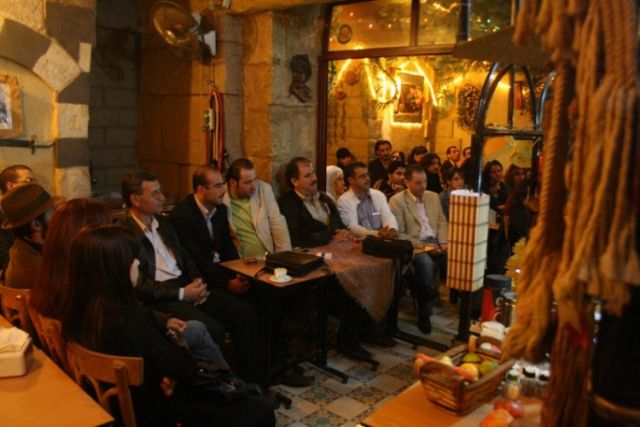 مقاهي ساروجة.. «دور مين الليلة»؟!
