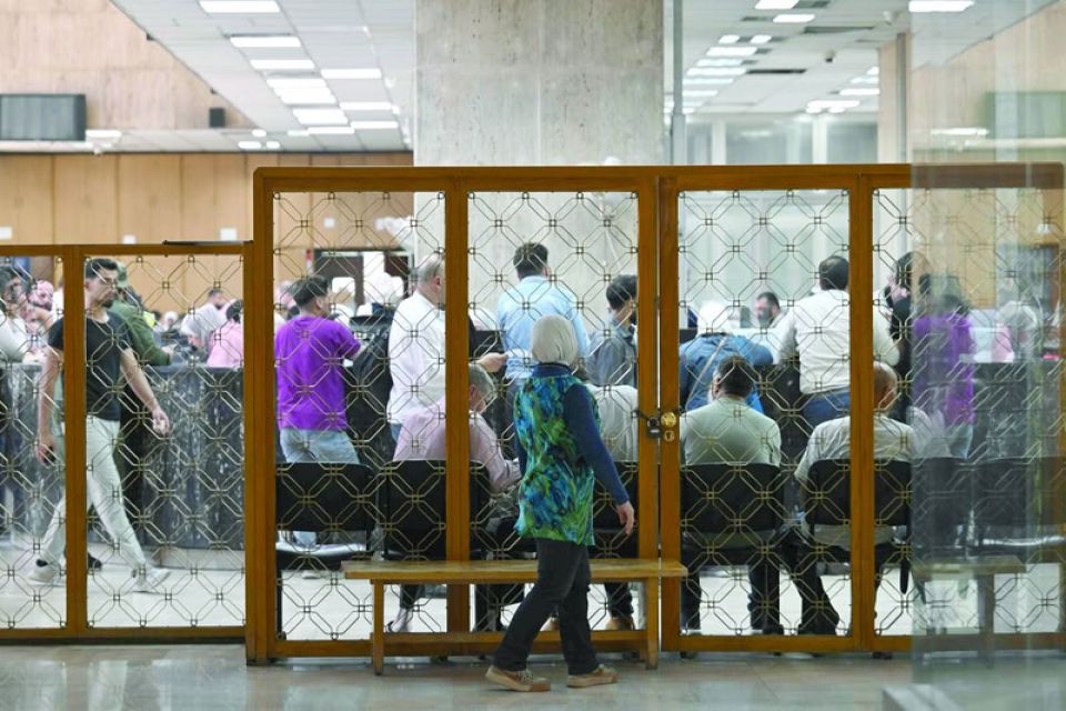 موظفو القطاع العام...  بين فوضى القرارات وفجوة الأجور؟
