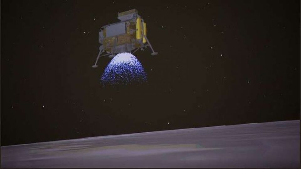 أول صورة لوجه القمر المظلم