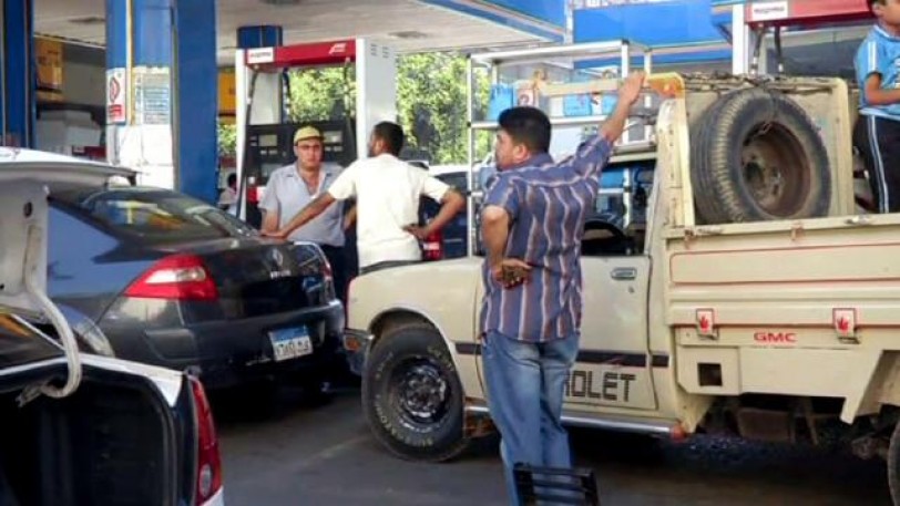 وزارة النفط تقرر وضع محطات الوقود المخالفة في الاستثمار وإدارتها