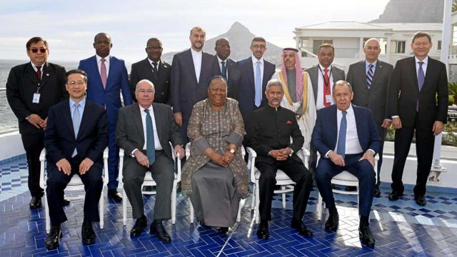 «الواهمون» وأولئك الذين يعيقون حركة التاريخ
