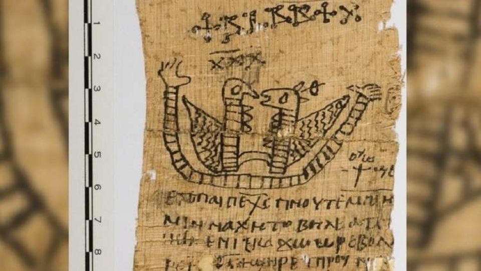 فك الرموز المصرية الغامضة في ورقة بردى أثرية