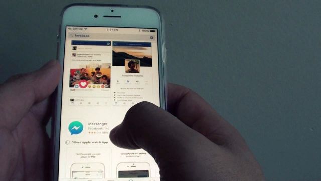 العرافة: &laquo;فايسبوك&raquo;