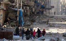 بدء دخول الحافلات إلى أحياء في شرق حلب لاستئناف عملية الإجلاء