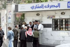 مشكلة الصّرافات المزمنة والحكومة المتفرجة